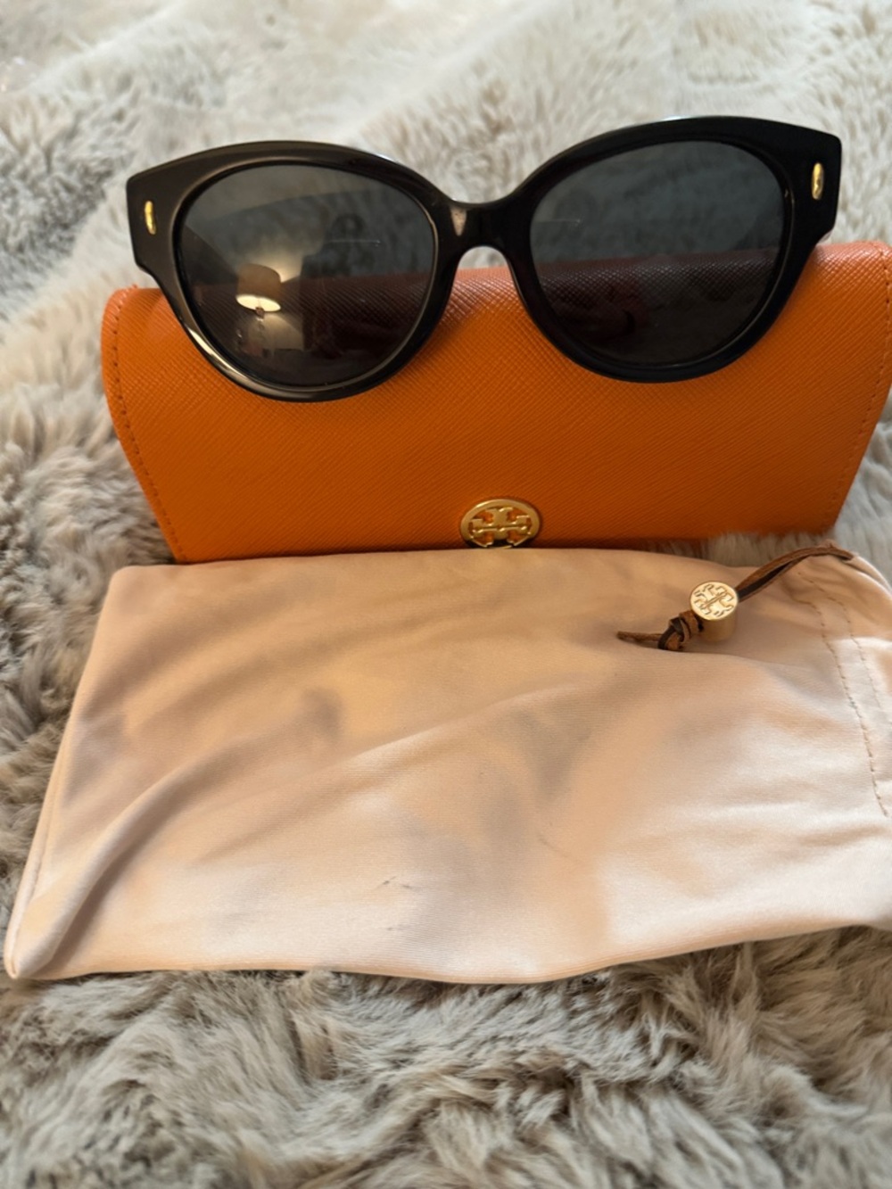 Tory Burch Black Cat-Eye Sunglasses with Orange Wallet